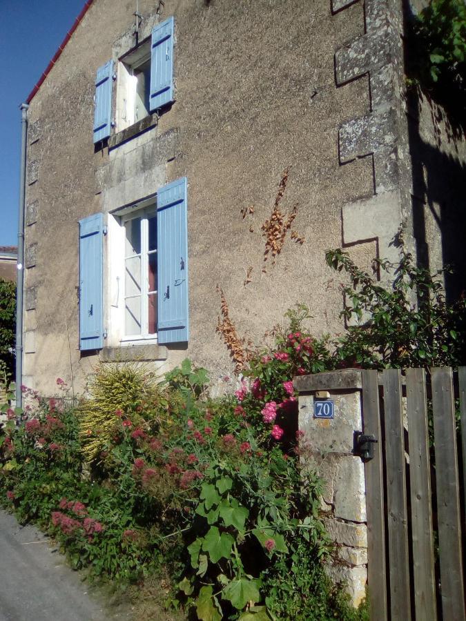Villa Les Volets Bleus Arçais Exterior foto
